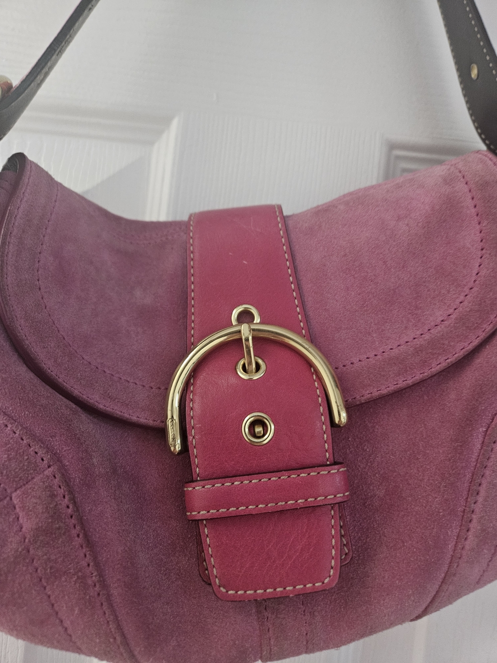 Pink Suede Shoulder SOHO  Bag with Gold Buckle VINTAGE - Picture 3 of 7